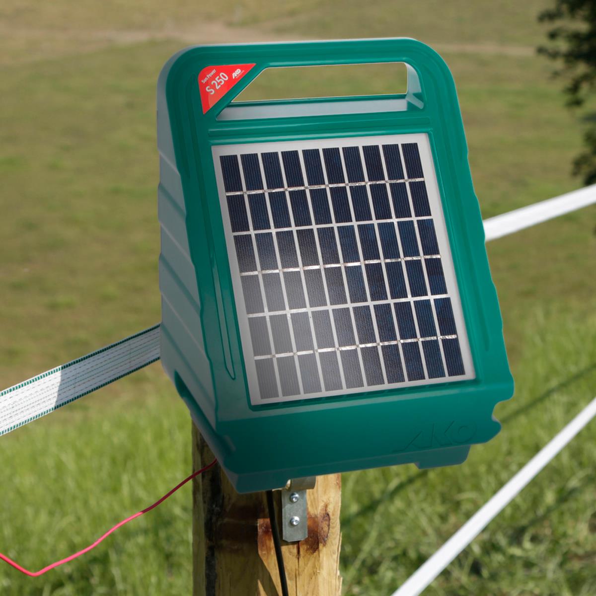 AKO Sun Power S 250 electric fence energiser 3 Watt, 0,40 Joule